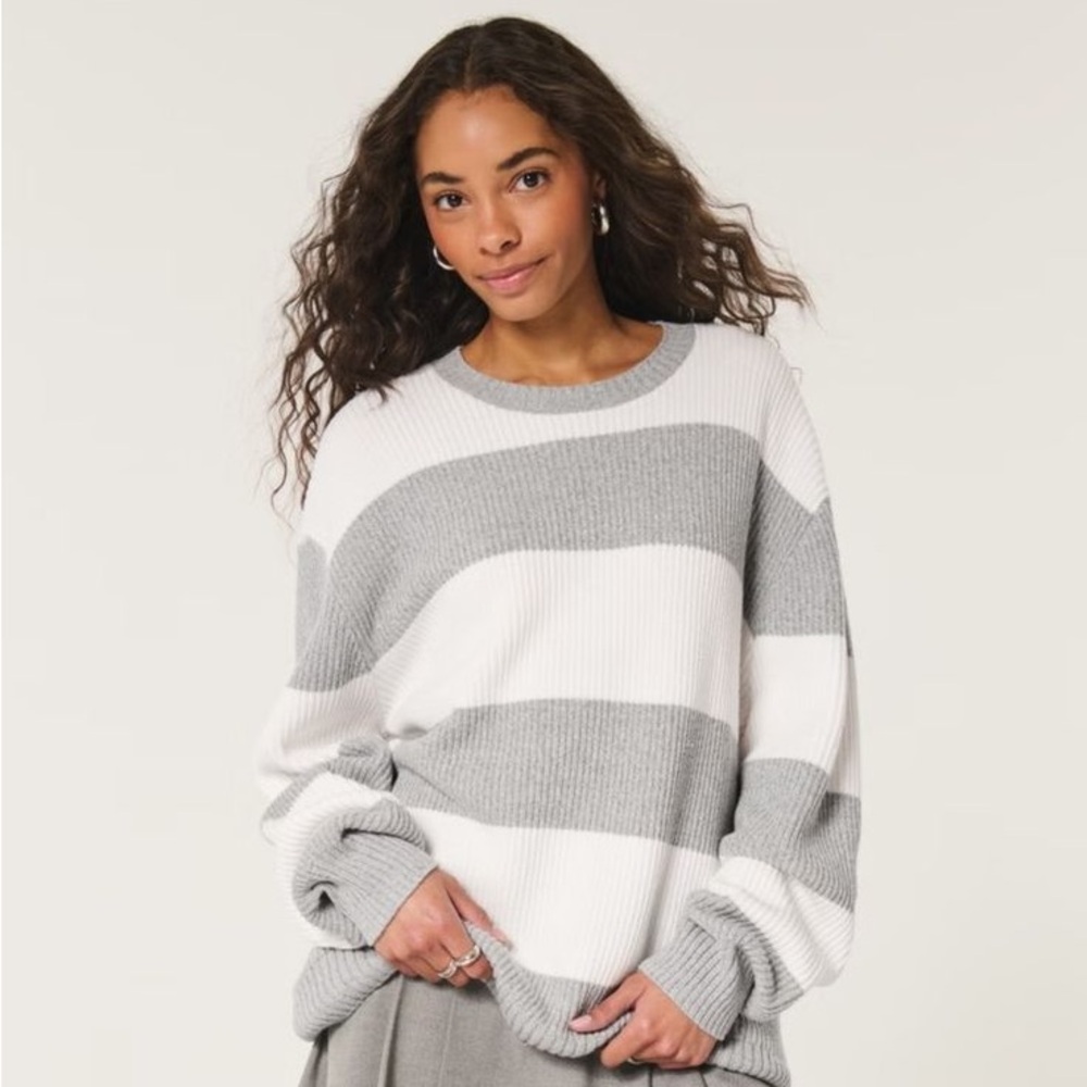 Hollister - White & Grey Striped Long Sleeve Sweater